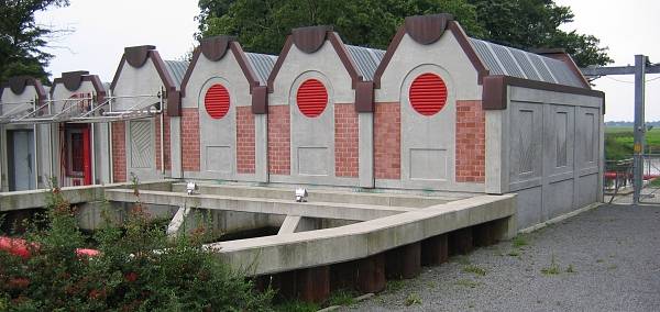 Schöpfwerk vor Burg in Dithmarschen